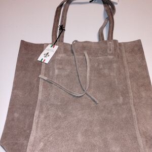 Chic Suede Tote in Taupe